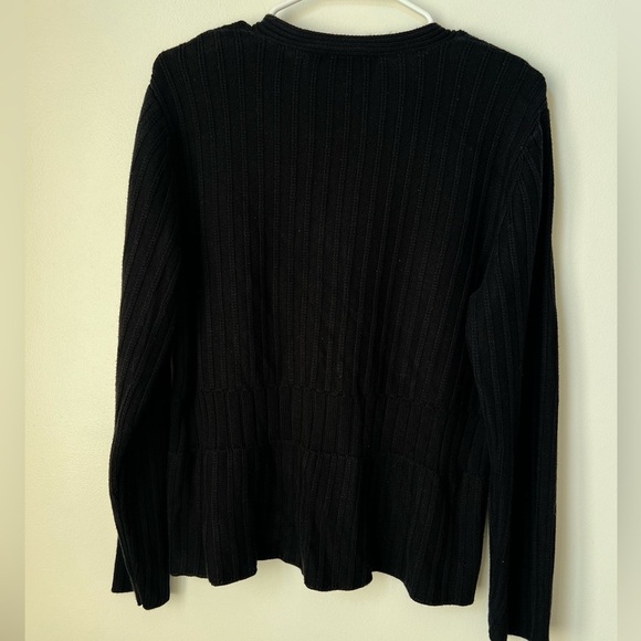 Timeless Liz Claiborne Black Knit Top – Fitted Waist, Ribbed Texture (Size L) - Picture 2 of 4